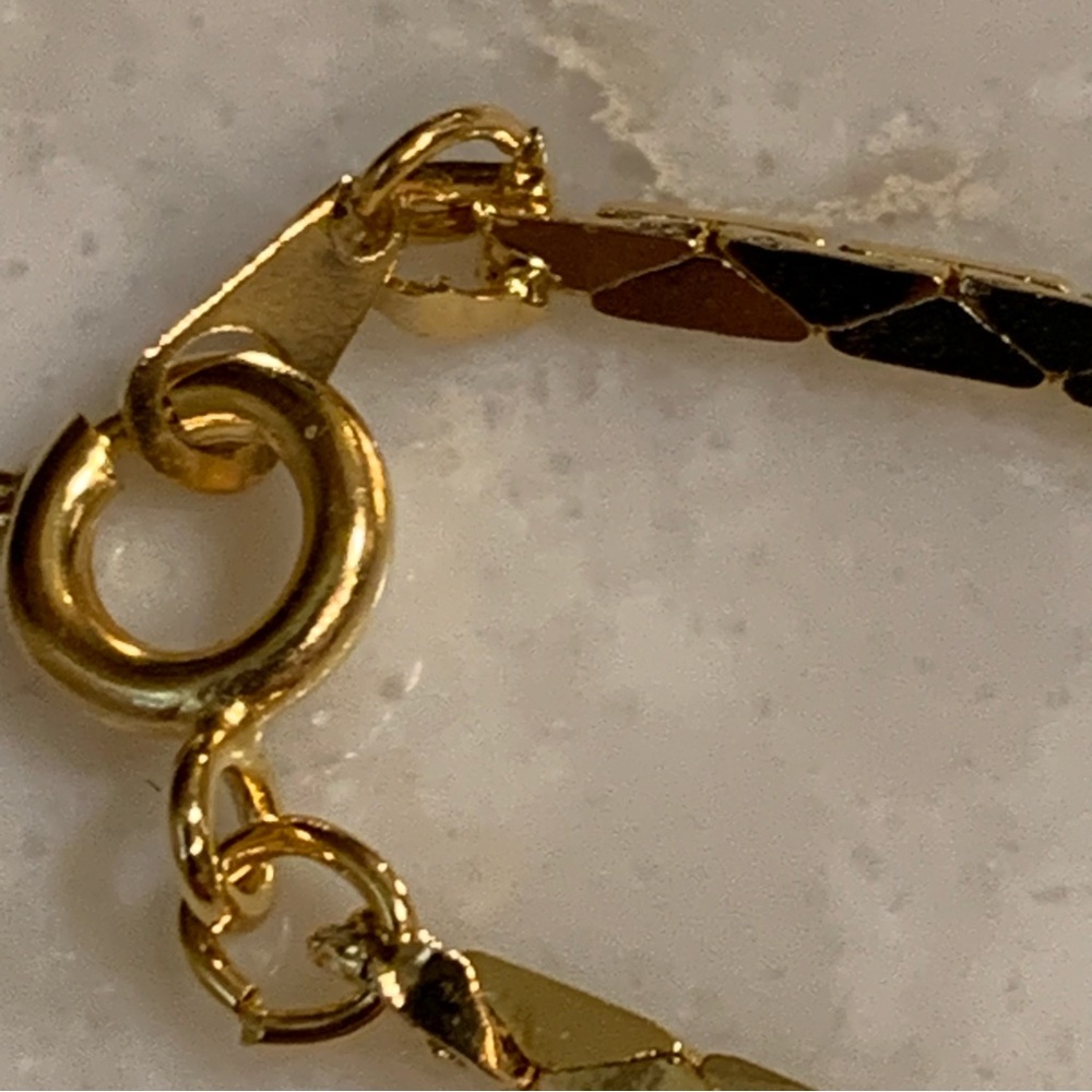 Gold plated necklace with charm 17 inches - Picture 3 of 6